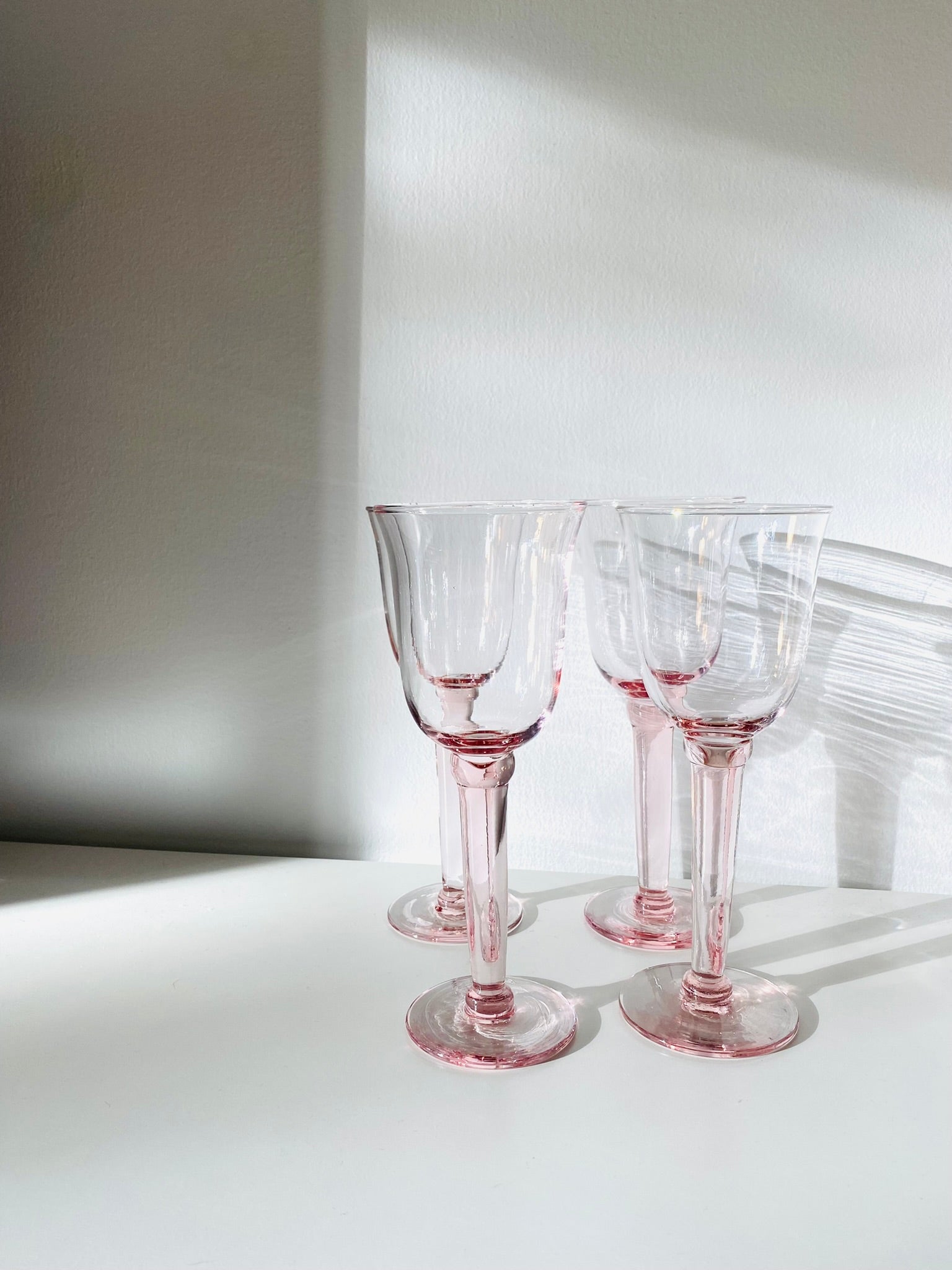 Small Blush Vintage Wine Glass, Set of 4